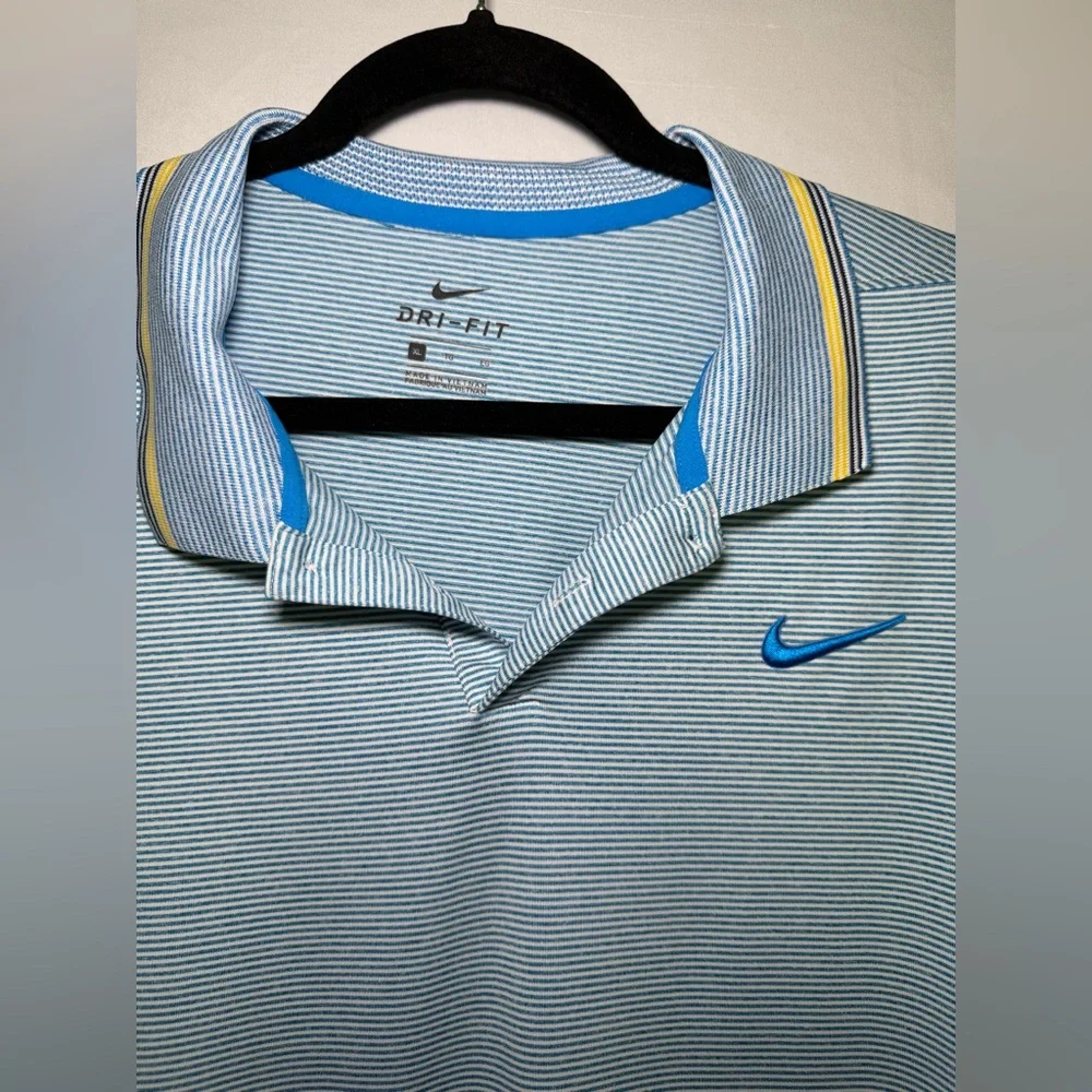 Nike Men's Blue Polo Shirt‎